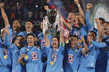 فلامنغو يلتقي كروز آزول على استاد أحمد بن علي في أولى مباريات البطولة