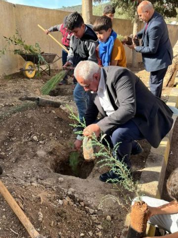 جويعد يرعى انطلاق مبادرة زراعة مليون شجرة في عجلون جويعد يرعى انطلاق مبادرة زراعة مليون شجرة في عجلون