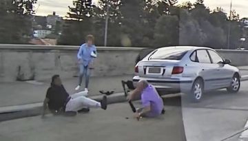 كاميرا سيارة توثق بطولة مشابهة لأحمد الأحمد في هجوم سيدني