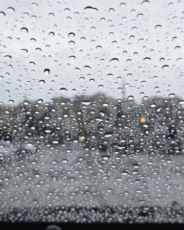 منخفض جوي قوي يؤثر على المملكة ابتداء من الليلة وتحذيرات من سيول ورياح شديدة