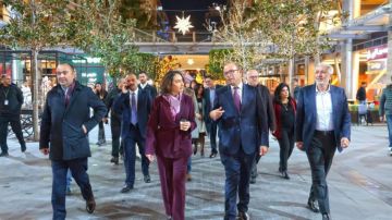 الأميرة ريم علي تضيء شجرة الميلاد في البوليفارد الأميرة ريم علي تضيء شجرة الميلاد في البوليفارد