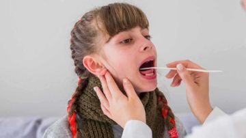 اللوزتان وصحة الأطفال.. لا ينصح باستئصالهما إلا بهذه الحالات اللوزتان وصحة الأطفال.. لا ينصح باستئصالهما إلا بهذه الحالات