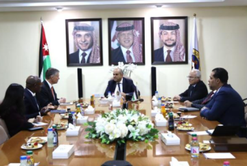 السفير البريطاني ورئيس هيئة الأوراق المالية يبحثان تعزيز الاستثمار والتعاون