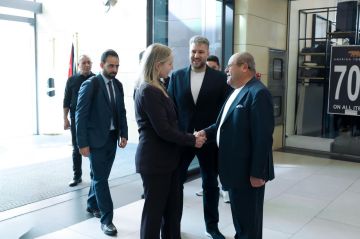 السفيرة الهولندية تزور العقبة وتطلع على تجربة النافورة مول في المباني الخضراء