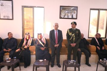 مندوبا عن الملك وولي العهد .. العيسوي يعزي عشيرتي الفايز والزين