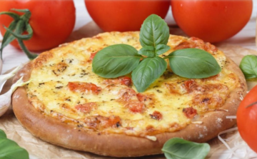 فطاير بالمحمرة والجبنة فطاير بالمحمرة والجبنة