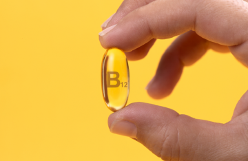 أعراض فموية قد تدل على نقص فيتامين B12 أعراض فموية قد تدل على نقص فيتامين B12