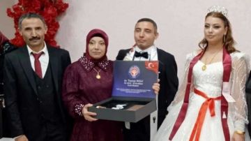 انتحار أب بعد هروب عروس ابنه بالمال والذهب انتحار أب بعد هروب عروس ابنه بالمال والذهب