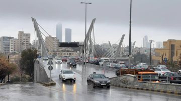 الأرصاد: أمطار غزيرة قادمة من فلسطين ترفع خطر السيول بالأغوار والبحر الميت وتحذير من الضباب الأرصاد: أمطار غزيرة قادمة من فلسطين ترفع خطر السيول بالأغوار والبحر الميت وتحذير من الضباب
