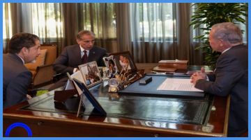 نشر صورة للملك خلال اجتماعه مع رئيس الوزراء