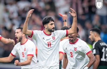 احتفال الكرسي.. يزن النعيمات لشعل مدرجات استاد البيت (فيديو) احتفال الكرسي.. يزن النعيمات لشعل مدرجات استاد البيت (فيديو)