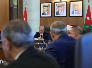 رئيس الوزراء يوجه بتطبيق القانون على ملقي النفايات عشوائيا رئيس الوزراء يوجه بتطبيق القانون على ملقي النفايات عشوائيا