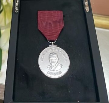 إنعام ملكي باليوبيل الفضي ووسام النهضة المرصع