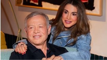 الملكة تهنئ بالعام الجديد: برفقة سيدنا أحلى ختام لعام مضى وأجمل بداية لعام جديد الملكة تهنئ بالعام الجديد: برفقة سيدنا أحلى ختام لعام مضى وأجمل بداية لعام جديد