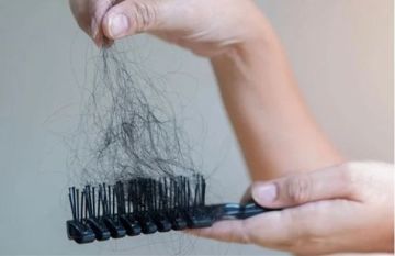 دراسة تكشف كيف يسبب التوتر تساقط الشعر