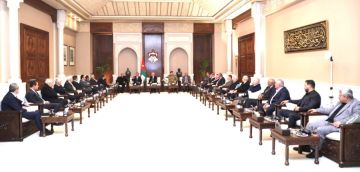 متابعة للقائهم مع الملك ... العيسوي يلتقي متقاعدين خدموا بمعية جلالته