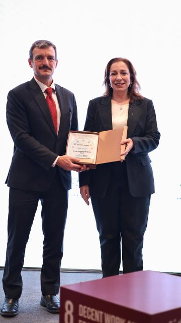 زين الأردن تحصد جائزة بيئة العمل الشاملة للمرأة من هيئة الأمم المتحدة للمرأة (UN Women) زين الأردن تحصد جائزة بيئة العمل الشاملة للمرأة من هيئة الأمم المتحدة للمرأة (UN Women)