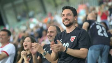 ولي العهد يطمئن على صحة يزن نعيمات هاتفيا ولي العهد يطمئن على صحة يزن نعيمات هاتفيا