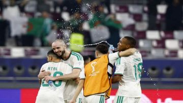 الجزائر تقسو على البحرين 5-1 في كأس العرب الجزائر تقسو على البحرين 5-1 في كأس العرب