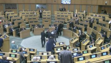 توتر وصراخ خلال كلمة العرموطي تحت القبة.. وتدخل نواب يحول دون تطور المشهد توتر وصراخ خلال كلمة العرموطي تحت القبة.. وتدخل نواب يحول دون تطور المشهد