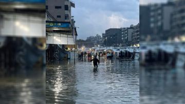 الأمطار الغزيرة تغرق خيام النازحين وتصيب عددا منهم في غزة