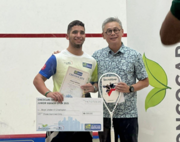 البطاينة يظفر بالميدالية الذهبية في بطولة سنغافورة للسكواش تحت سن 17 البطاينة يظفر بالميدالية الذهبية في بطولة سنغافورة للسكواش تحت سن 17