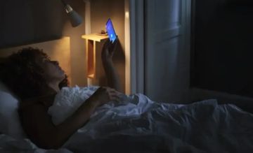 لماذا نستيقظ في الرابعة فجرا؟ خبراء يكشفون الأسباب والحلول لماذا نستيقظ في الرابعة فجرا؟ خبراء يكشفون الأسباب والحلول