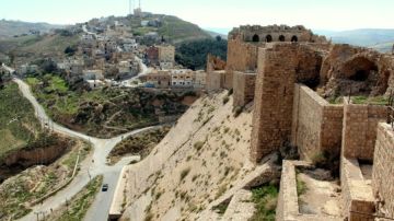 مهتمون في الكرك يدعون للحفاظ على التراث الوطني وتعزيزه للأجيال القادمة مهتمون في الكرك يدعون للحفاظ على التراث الوطني وتعزيزه للأجيال القادمة