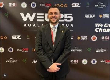 ولي العهد يهنئ الأمير عمر بن فيصل ولي العهد يهنئ الأمير عمر بن فيصل