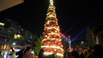 السلط تضيء شجرة الميلاد .. رسالة محبة تنير الأردن كله