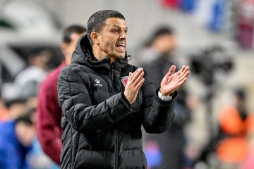 تصرف لافت من مدرب الأردن مع حلمي طولان بعد إقصاء مصر من كأس العرب تصرف لافت من مدرب الأردن مع حلمي طولان بعد إقصاء مصر من كأس العرب