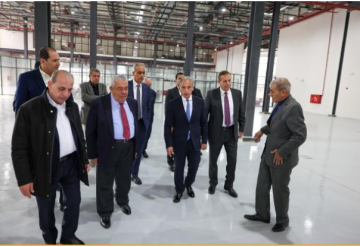 رئيس الوزراء يزور المعرض الدائم للمنتجات الزراعية في إربد رئيس الوزراء يزور المعرض الدائم للمنتجات الزراعية في إربد