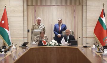 القوات المسلحة الأردنية و البوتاس العربية توقعان اتفاقية جديدة لتوسيع نطاق إزالة الألغام في منطقة الامتياز الجنوبية القوات المسلحة الأردنية و البوتاس العربية توقعان اتفاقية جديدة لتوسيع نطاق إزالة الألغام في منطقة الامتياز الجنوبية