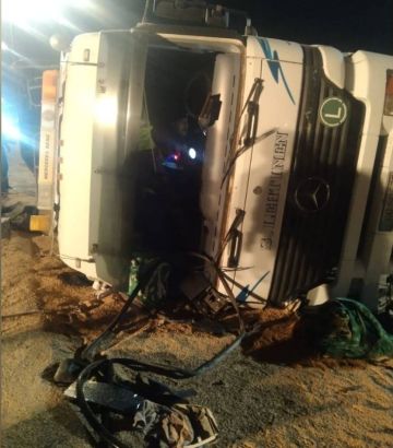 إصابة شخصين بتدهور شاحنة على أوتوستراد المفرق الزرقاء إصابة شخصين بتدهور شاحنة على أوتوستراد المفرق الزرقاء