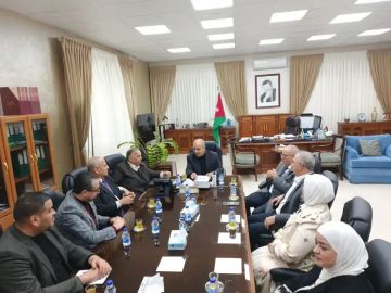 جماعة عمان تقدم مبادرة السياحة العلاجية لوزير التربية والتعليم جماعة عمان تقدم مبادرة السياحة العلاجية لوزير التربية والتعليم