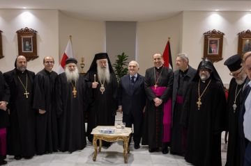 الأمير الحسن يهنئ الطوائف المسيحية بعيد الميلاد الأمير الحسن يهنئ الطوائف المسيحية بعيد الميلاد