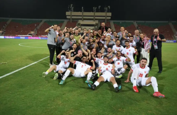 رئيس النواب والنواب يتابعون مباراة منتخب الأردن مع الكويت في كأس العرب 2025