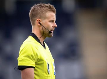 الحكم السويدي يعتذر ويقر بأخطاء تحكيمية في مباراة المغرب والأردن ..  ما القصة؟