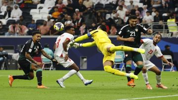 حارس النشامى: الجماهير جعلت اللاعبين يشعرون وكأنهم في عمان حارس النشامى: الجماهير جعلت اللاعبين يشعرون وكأنهم في عمان