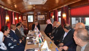 اجتماع مجلس إدارة الخط الحديدي الحجازي داخل عربة تاريخية اجتماع مجلس إدارة الخط الحديدي الحجازي داخل عربة تاريخية