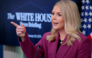متحدثة البيت الأبيض تسجل سابقة بـ أعظم هدية للميلاد 