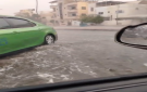 بالفيديو .. أمطار غزيرة تشهدها مدينة العقبة