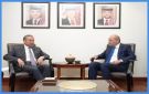 وزير الخارجية يبحث مع نظيره الصيني تعزيز العلاقات الثنائية