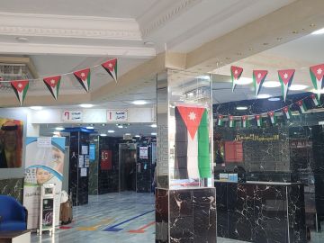 مستشفى المقاصد الخيرية يحتفل بيوم العلم الأردني مستشفى المقاصد الخيرية يحتفل بيوم العلم الأردني
