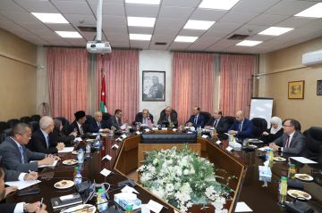 وزير التعليم العالي والبحث العلمي محافظة يلتقي وفدا ماليزيا برئاسة كبير وزراء ولاية باهانج الماليزية وزير التعليم العالي والبحث العلمي محافظة يلتقي وفدا ماليزيا برئاسة كبير وزراء ولاية باهانج الماليزية