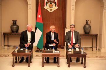 رئيس جامعة البترا يشارك في لقاء مجتمعي في الديوان الملكي الهاشمي