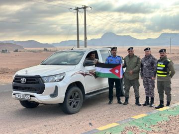 الأمن العام يوزع الأعلام احتفالا بيوم العلم الأردني وينفذ فعاليات مجتمعية