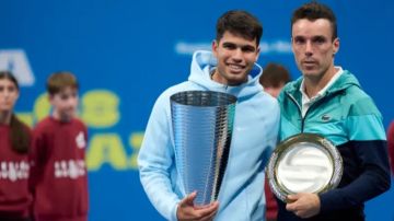 لاعب تنس إسباني يهاجم ألكاراز: لن تنافس الثلاثة الكبار بالنوم 7 صباحا