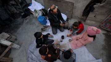 الحرب على غزة .. مجزرة جديدة بخان يونس والحوثيون يشتبكون مع سفن أميركية الحرب على غزة .. مجزرة جديدة بخان يونس والحوثيون يشتبكون مع سفن أميركية