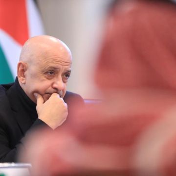 تساؤلات هامة تشغل تفكير خليل الحاج توفيق..